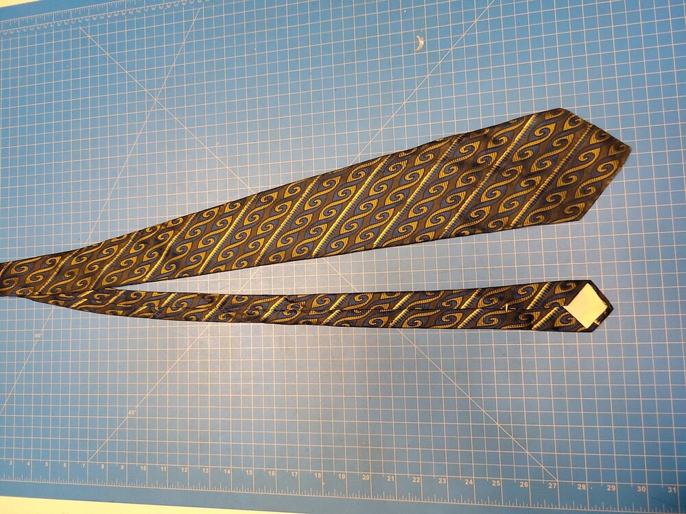 Don Loper Silk Necktie Mens Blue Gold Pattern All Silk Fabric California Tie